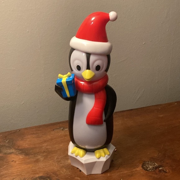 NWT- 14β LED Light Up Adorable Penguin Decoration π Operated - Picture 5 of 17